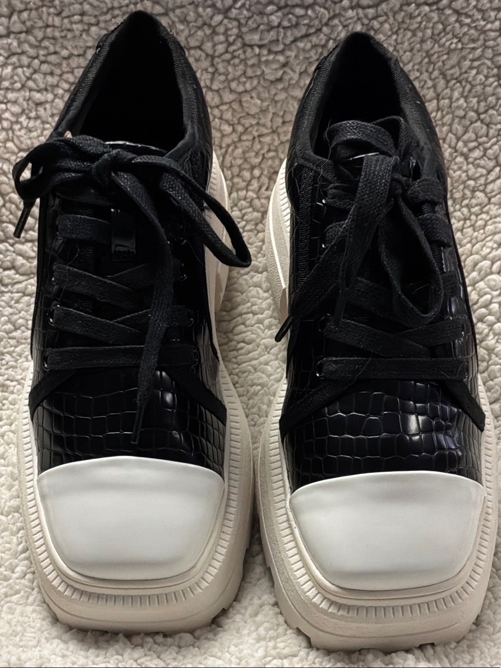Katy Perry Collections Geli black Croc-Texture Sneakers with White Toe 8.5
